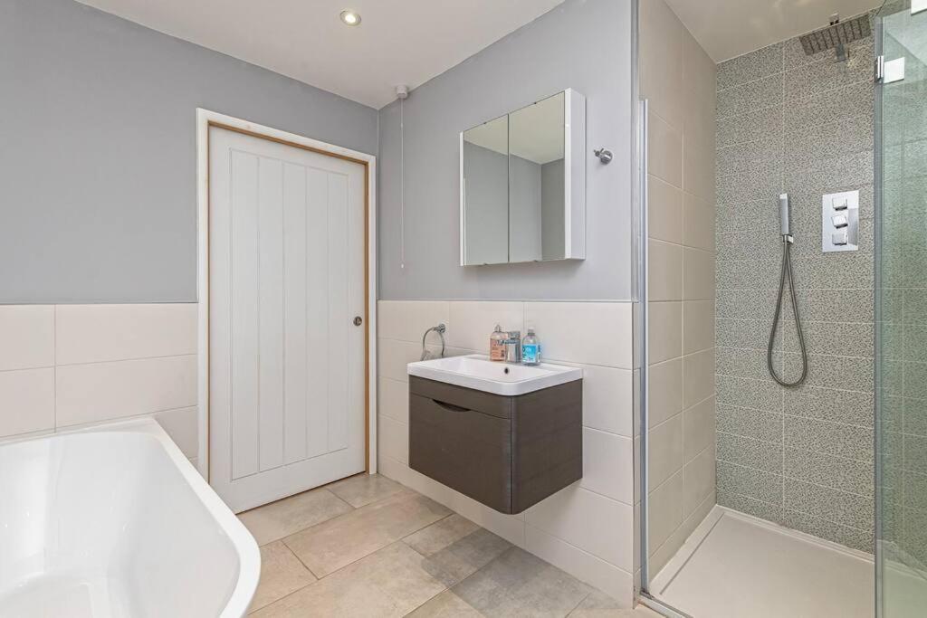 Family-Friendly Retreat Between Beach & Mountains Tremadog Exterior photo