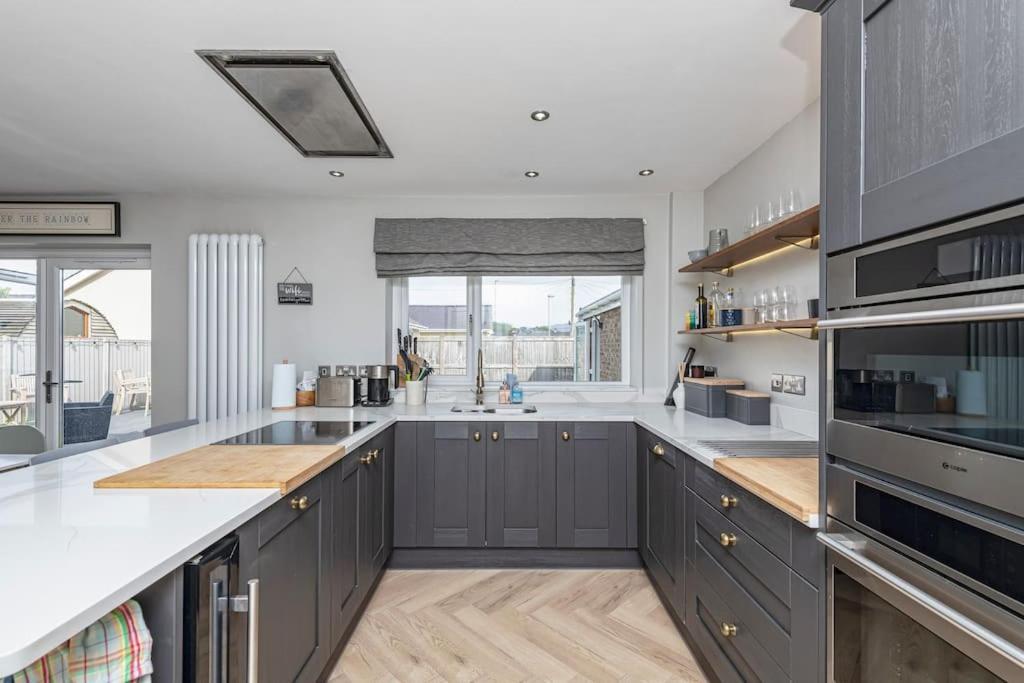 Family-Friendly Retreat Between Beach & Mountains Tremadog Exterior photo