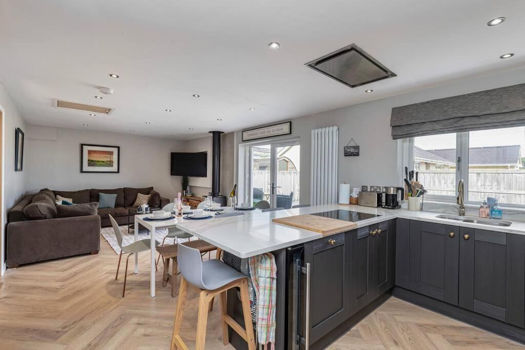 Family-Friendly Retreat Between Beach & Mountains Tremadog Exterior photo
